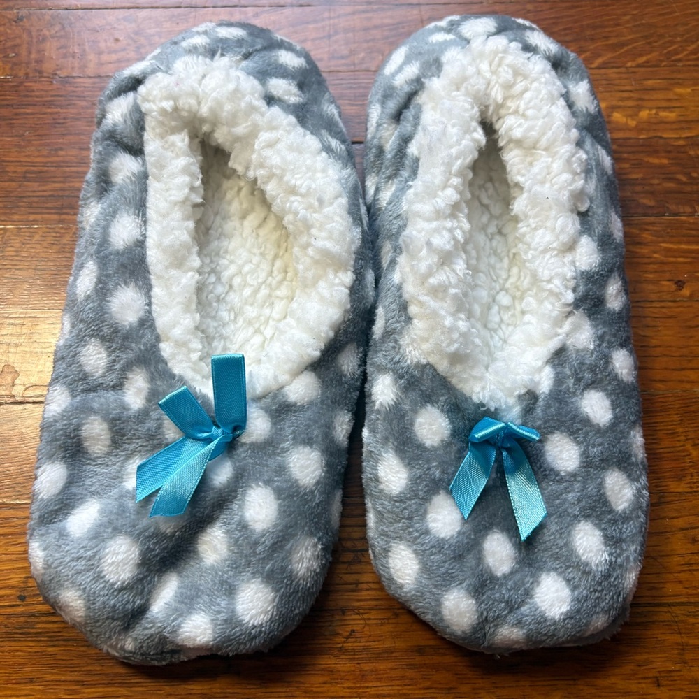 Gray With White Polka Dot Fuzzy Non-Slip Slippers L